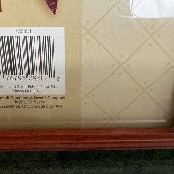 VIntage  Wooden Green Picture Frame 9.25" x 11.25"  NWOT - Picture 6 of 9